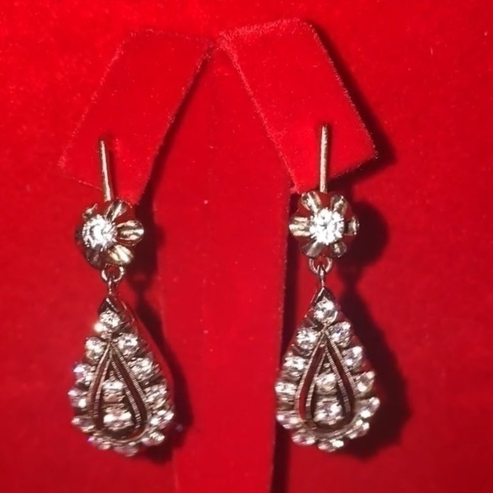 Gorgeous 18K solid gold earrings exclusive jewellery